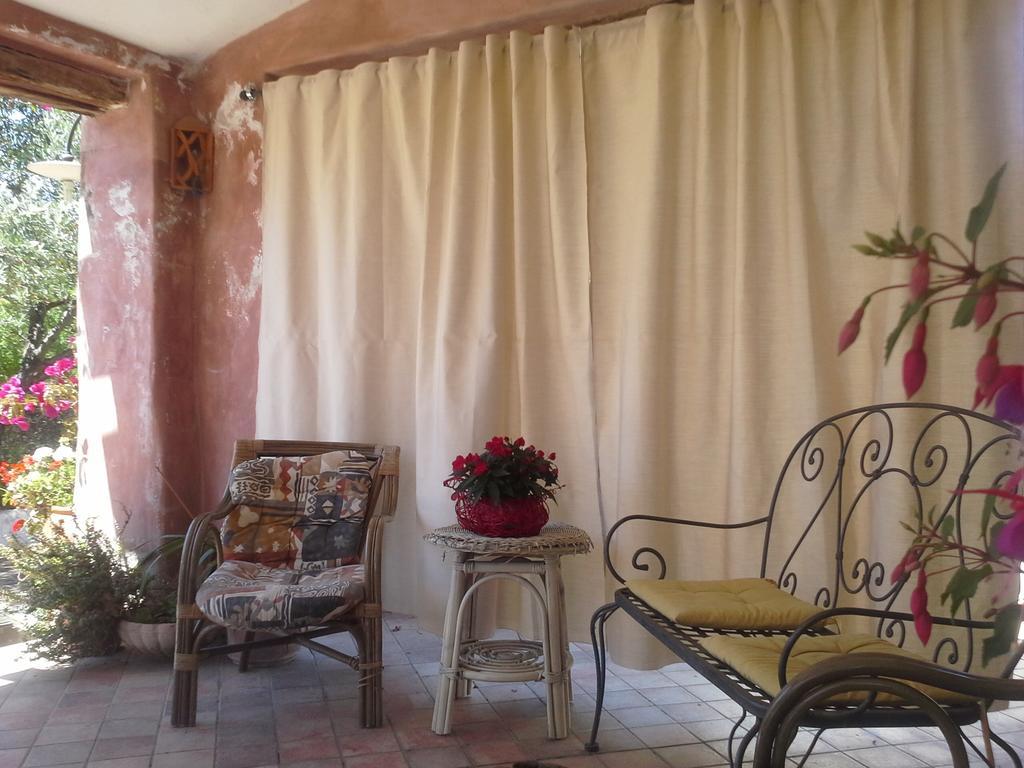 Locanda Tipica Sa Corte Oliena Exterior foto