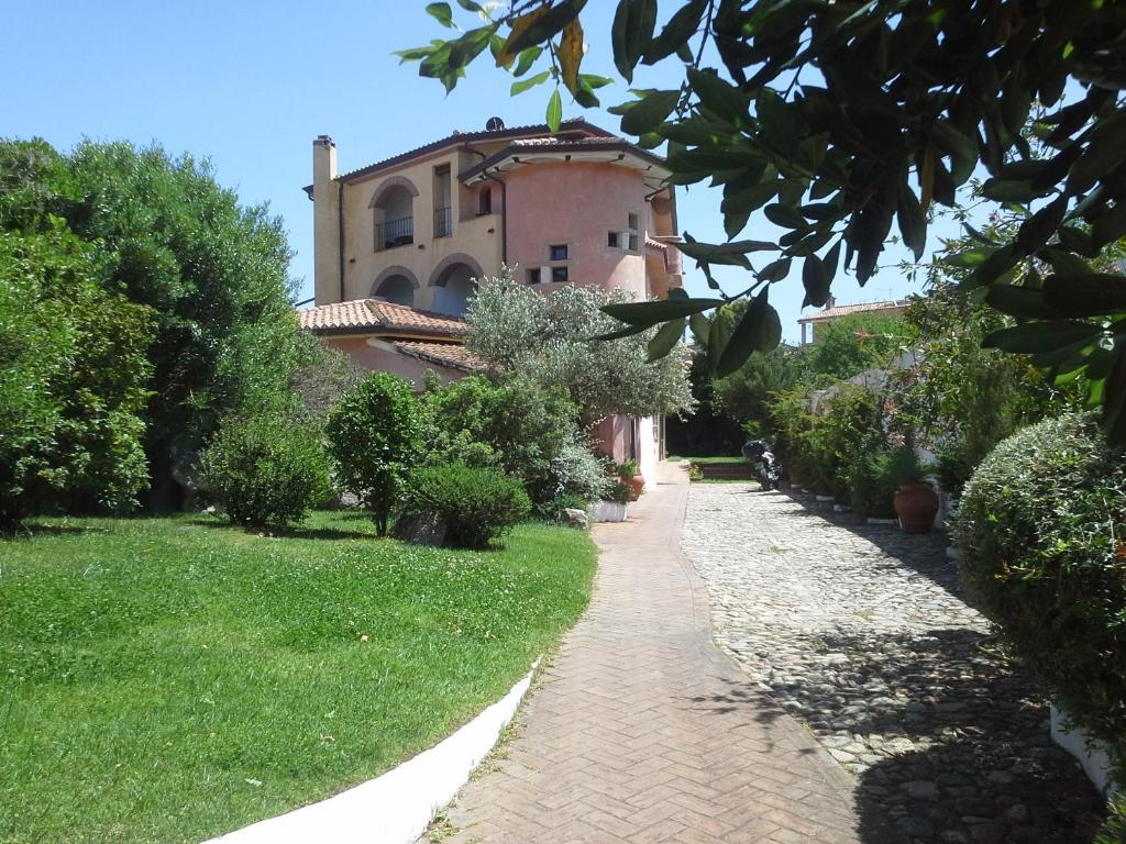 Locanda Tipica Sa Corte Oliena Exterior foto